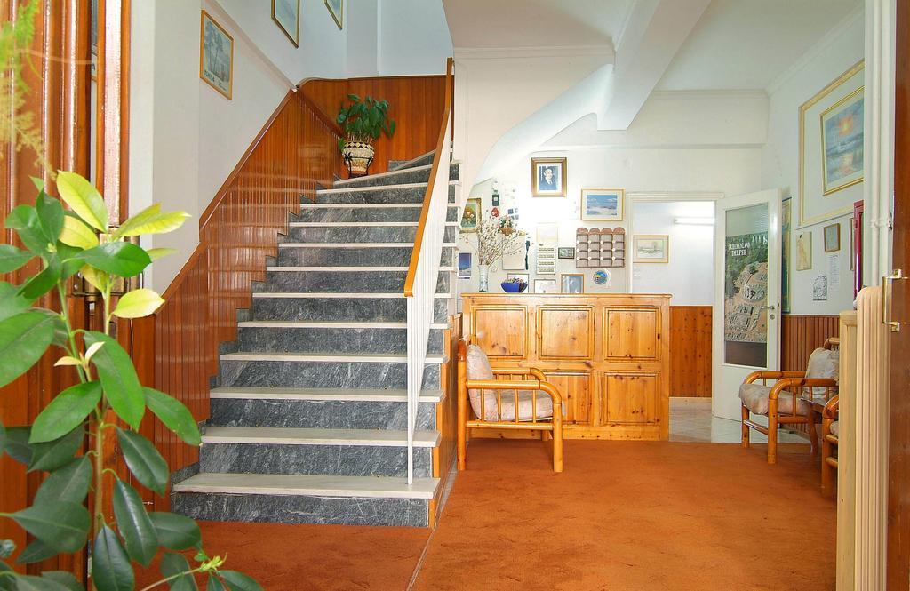 Hotel Athina Delphi Buitenkant foto